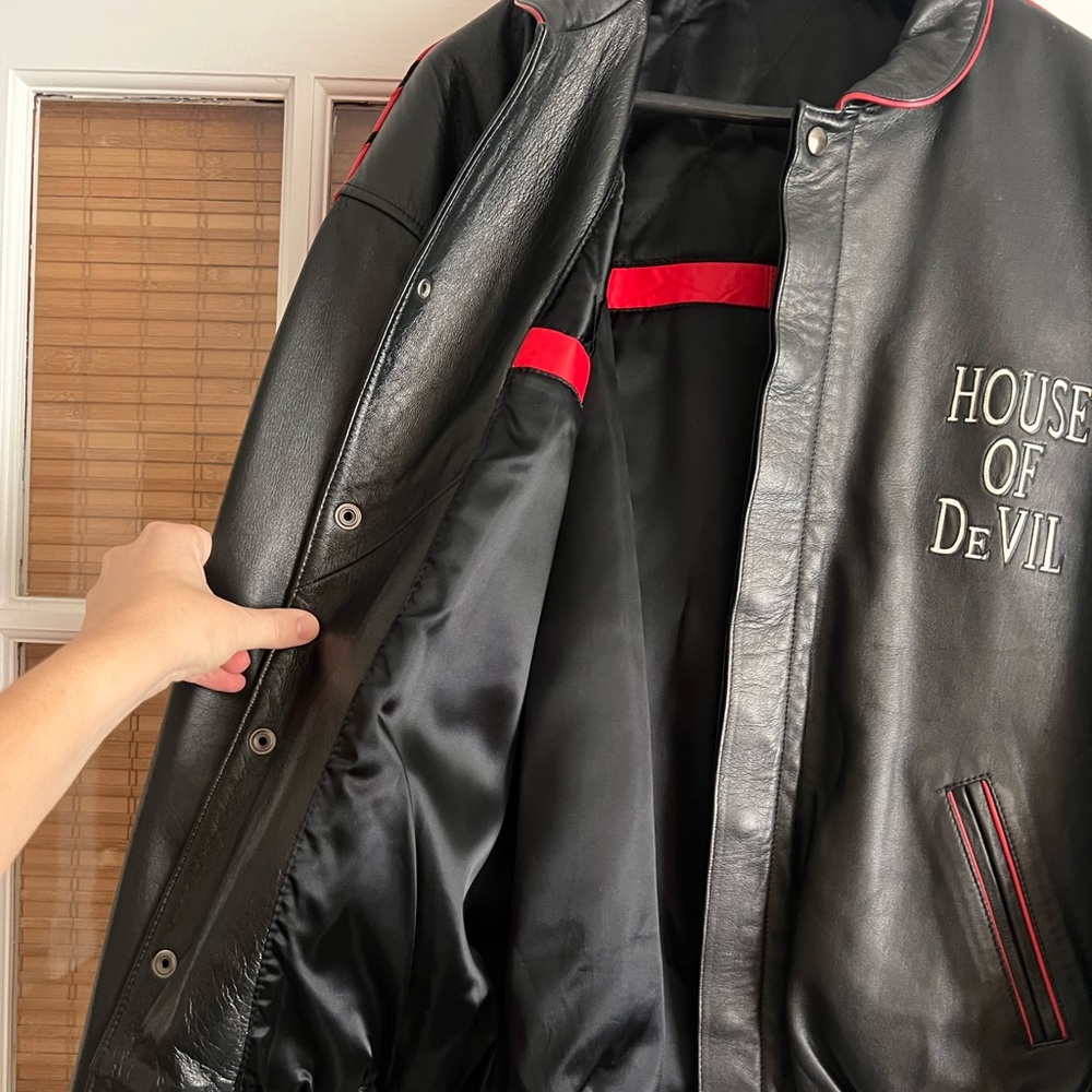 1996 Limited Edition Cruella de Vil Leather bomber jacket - Picture 3 of 17